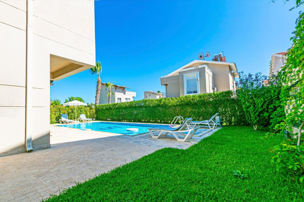 Bazén v ubytování Paradise Town Villa Despina nebo v jeho okolí
