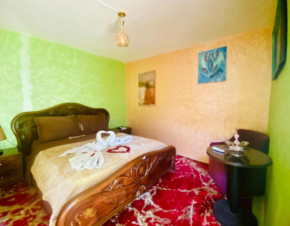 Postel nebo postele na pokoji v ubytování Hostel Marrakech Rouge