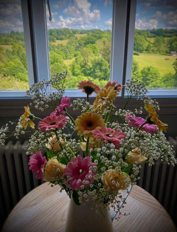 The Old Rectory - Valley View Room In Private Home - Tweepersoonskamer Met Uitzicht Op De Tuin