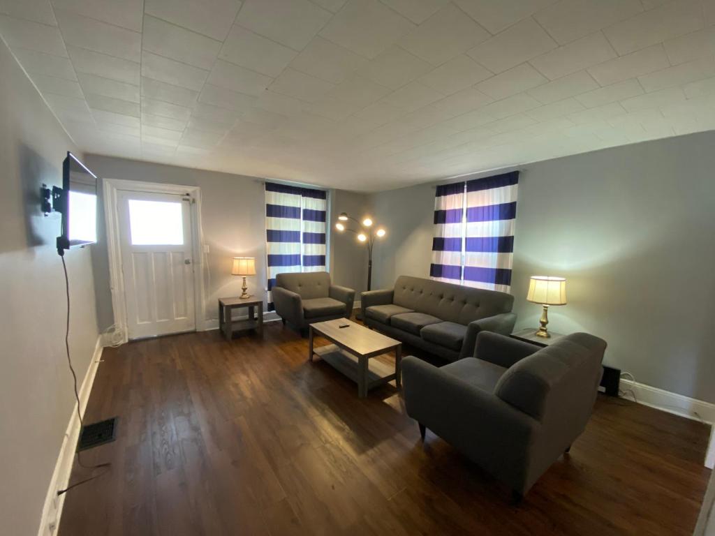 Dundas Street house, Napanee (updated prices 2024)