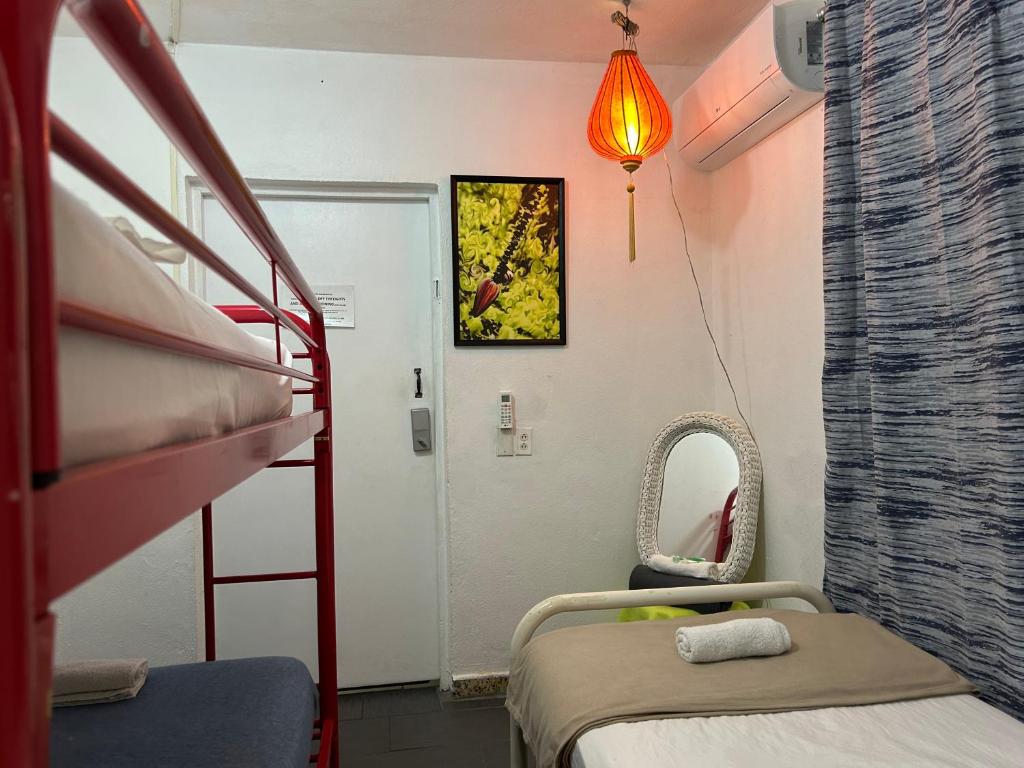 Postel nebo postele na pokoji v ubytování Vieques Good Vibe Guest House