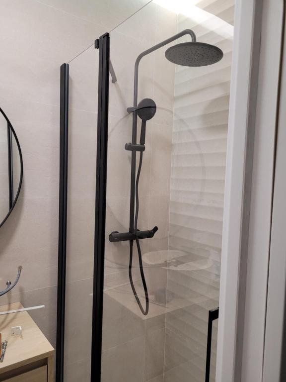 a shower with a glass door in a bathroom at La Casa Alandí con garaje privado in Sagunto