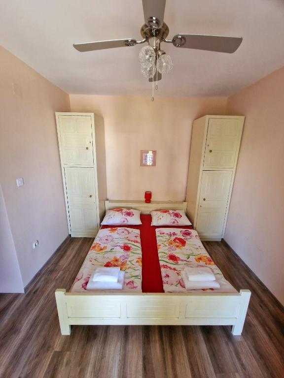 Posteľ alebo postele v izbe v ubytovaní Rooms with a parking space Mali Losinj (Losinj) - 3445