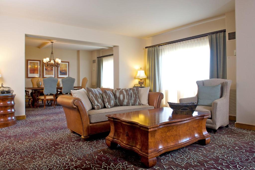Posezení v ubytování JW Marriott Tucson Starr Pass Resort