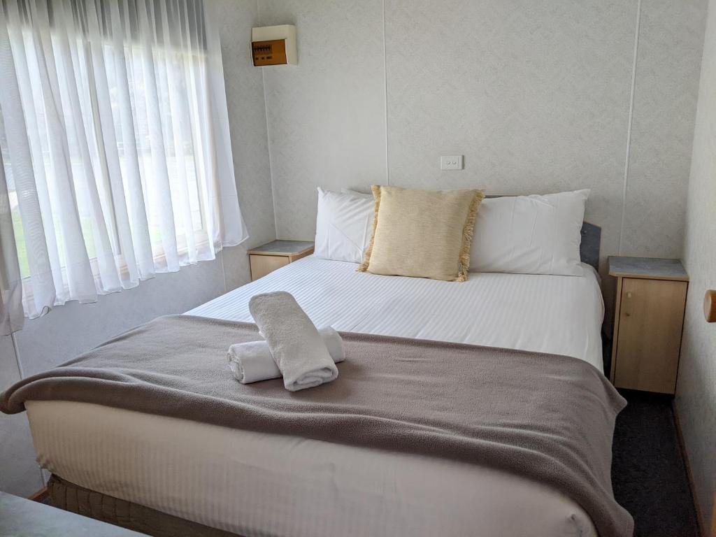 Postel nebo postele na pokoji v ubytování Moama Riverside Holiday Park