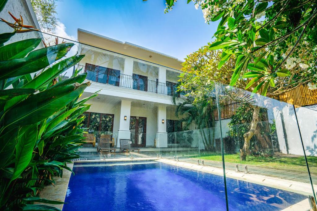 Villa Gigi – Sumptuous 3BR Family Villa in the very Heart of Canggu
