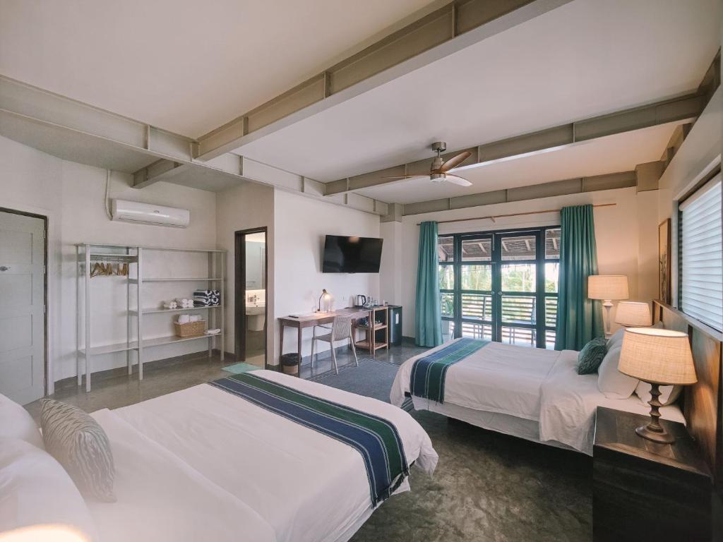 Postel nebo postele na pokoji v ubytování Kaimana Resort Siargao