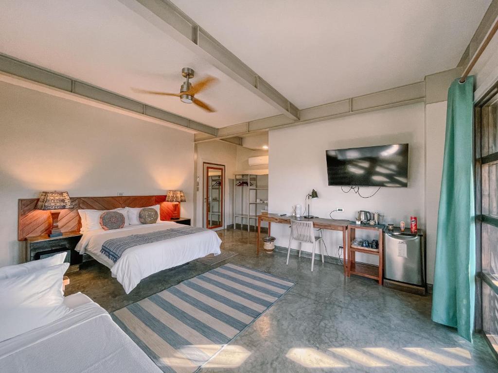 Postel nebo postele na pokoji v ubytování Kaimana Resort Siargao