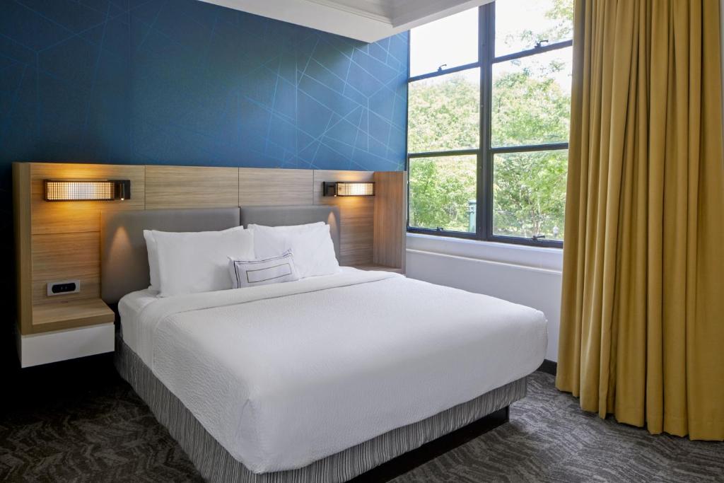 SpringHill Suites Memphis Downtown photo