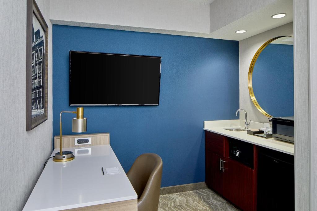 SpringHill Suites Memphis Downtown photo