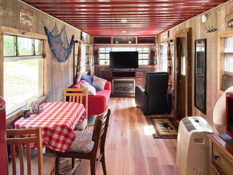New! Eagle's Peak Tiny Home Near Allegheny River, Pleasantville