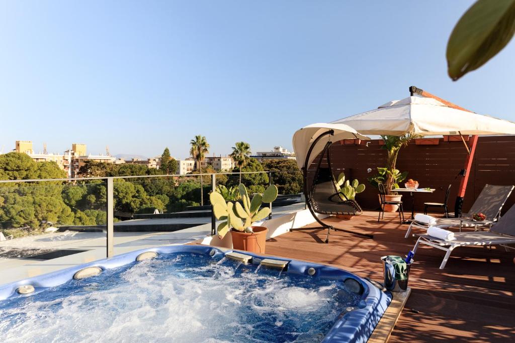 La alberca dentro o cerca de Hotel Giardino Inglese