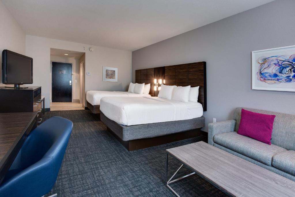Crowne Plaza Hotel & Resorts Fort Lauderdale Airport/ Cruise, an IHG Hotel - Standard Queen Room With Sofa Bed