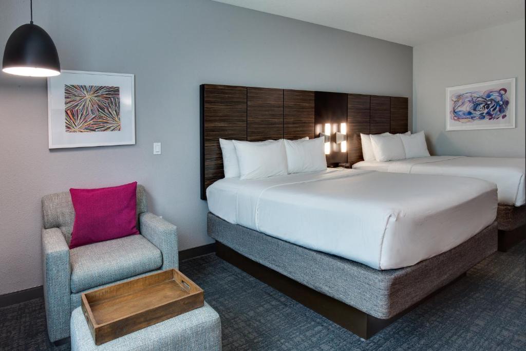 Crowne Plaza Hotel & Resorts Fort Lauderdale Airport/ Cruise, an IHG Hotel - Standard Room With Two Queen Beds