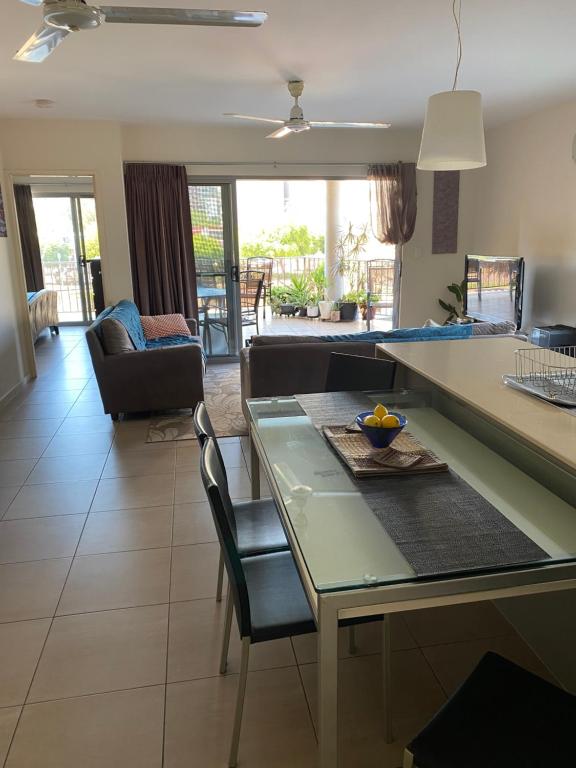 a kitchen and living room with a table and chairs at Mauna Loa Apartment in Darwin