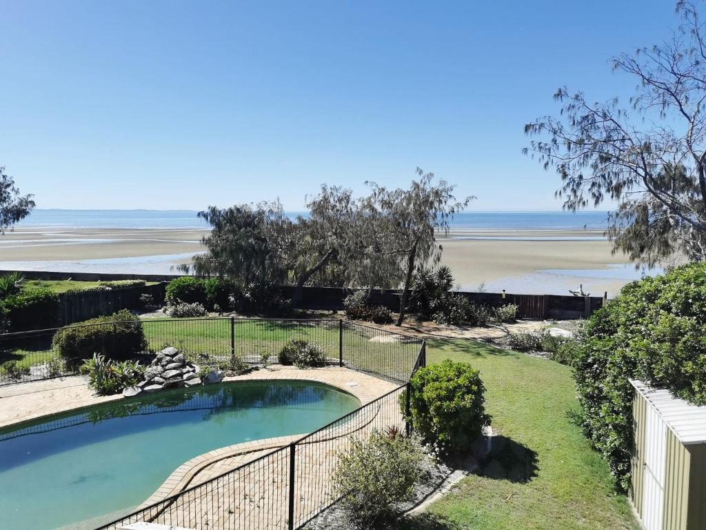 Private Beach House for Your Perfect Family Holiday, Beachmere (updated