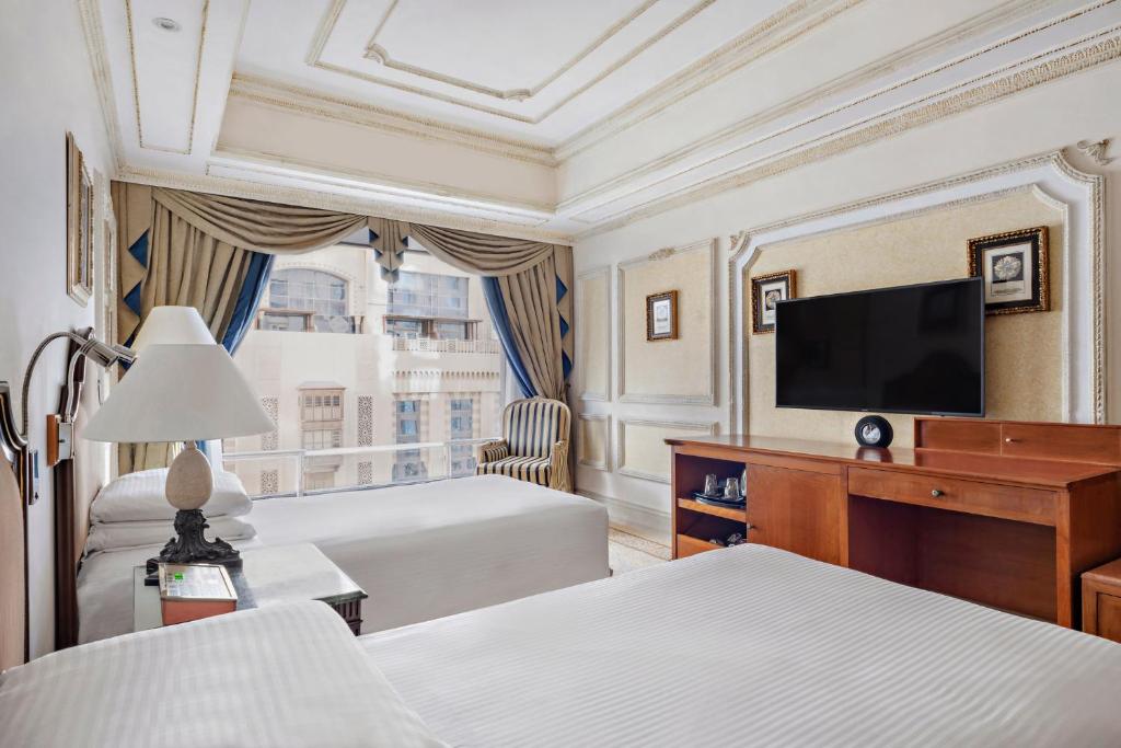 Postel nebo postele na pokoji v ubytování Dar Al Tawhid Intercontinental Makkah by IHG