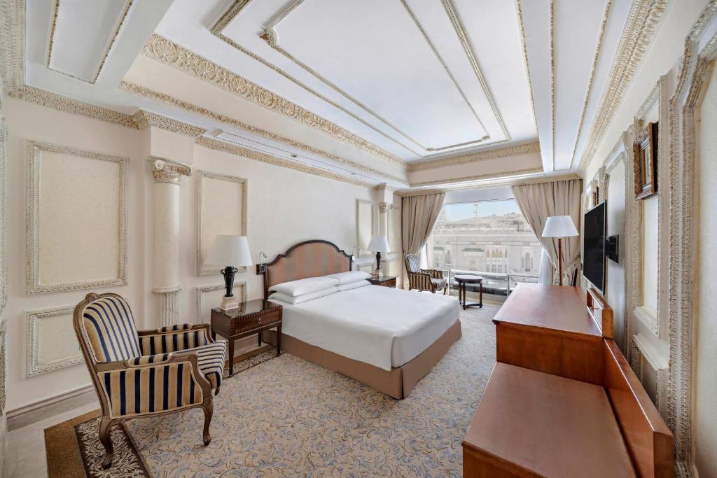 Postel nebo postele na pokoji v ubytování Dar Al Tawhid Intercontinental Makkah by IHG