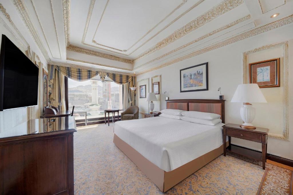Postel nebo postele na pokoji v ubytování Dar Al Tawhid Intercontinental Makkah by IHG