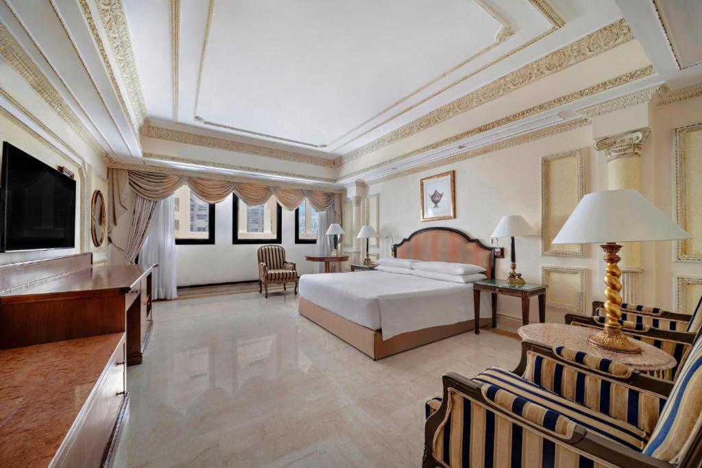 Postel nebo postele na pokoji v ubytování Dar Al Tawhid Intercontinental Makkah by IHG