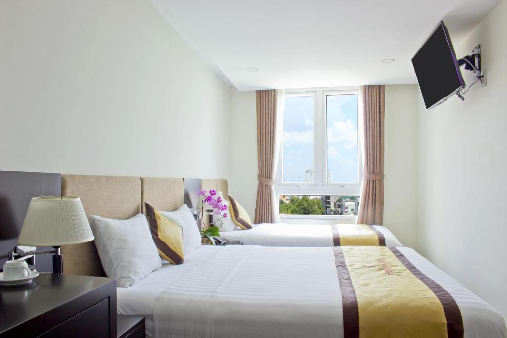 International Hotel - Deluxe Twin Room