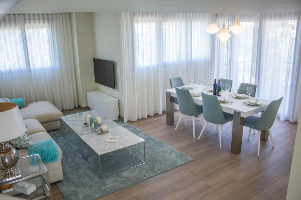 TV a/nebo společenská místnost v ubytování Apartamento ático Golden Star