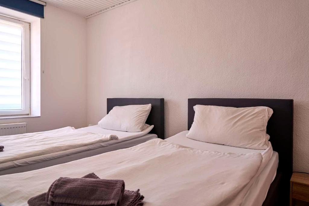 Postel nebo postele na pokoji v ubytování Hotel zur Post Ochsendorf