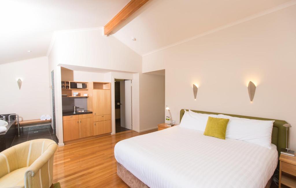 Kuchyň nebo kuchyňský kout v ubytování Freycinet Lodge