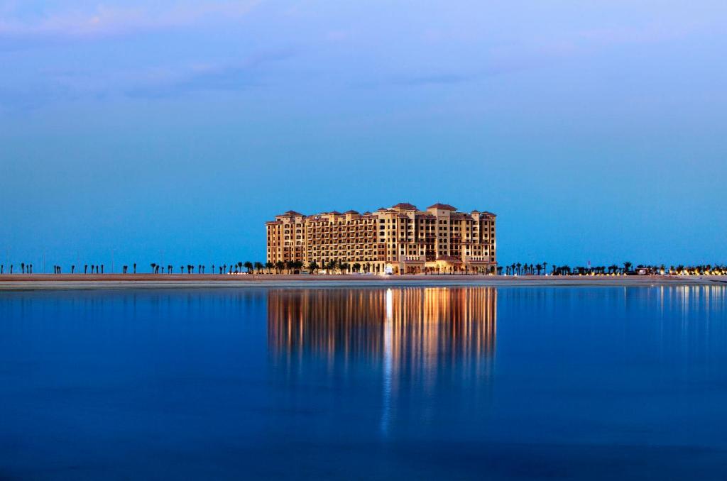 Отель marjan island resort spa. Marjan Island Resort Spa 5 ОАЭ. Рас Аль Хайма Марджан. Рас Эль Хайма отель Марджан Исланд. Остров Аль Марджан в Дубае.