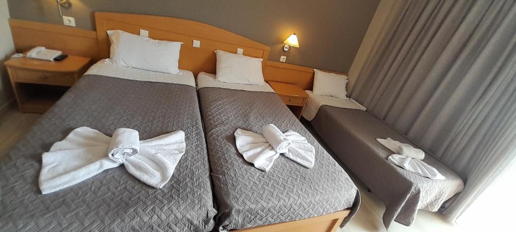 Postel nebo postele na pokoji v ubytování Hotel Serenity Tolo