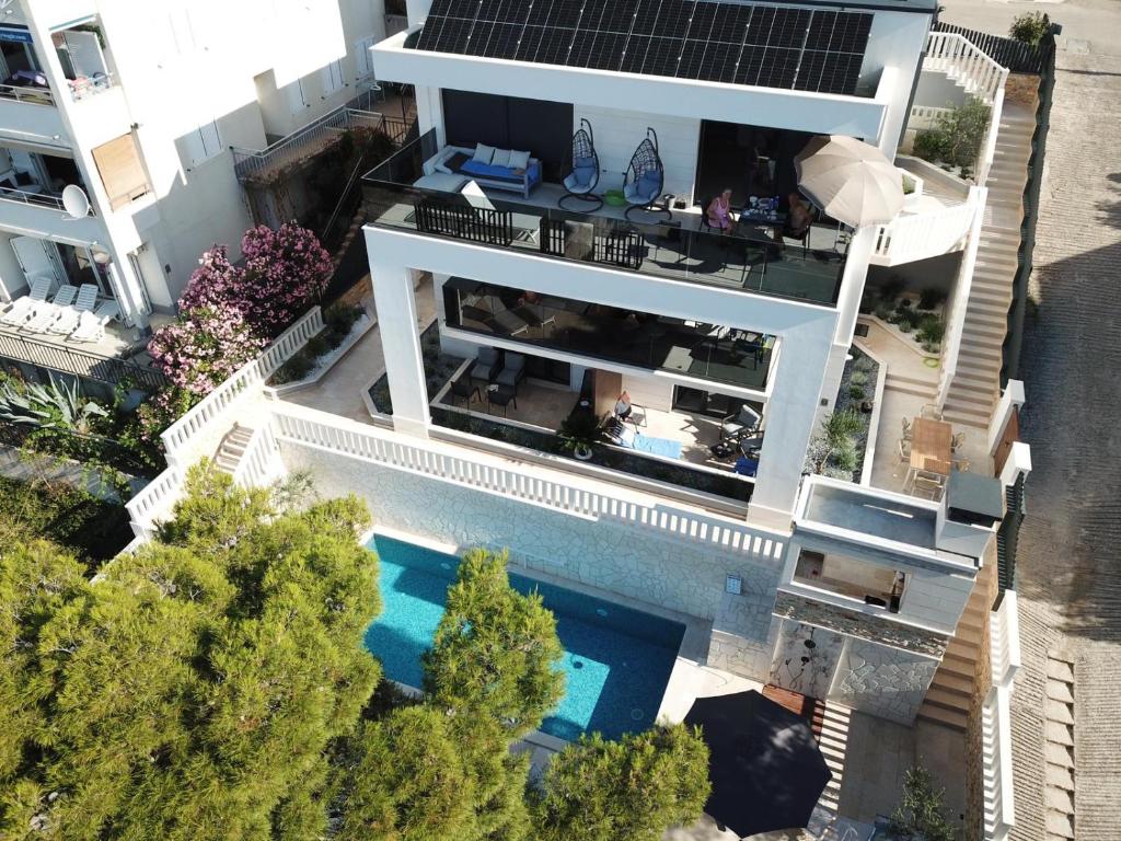 Balkón alebo terasa v ubytovaní Luxury Beachfront Villa Carlisa