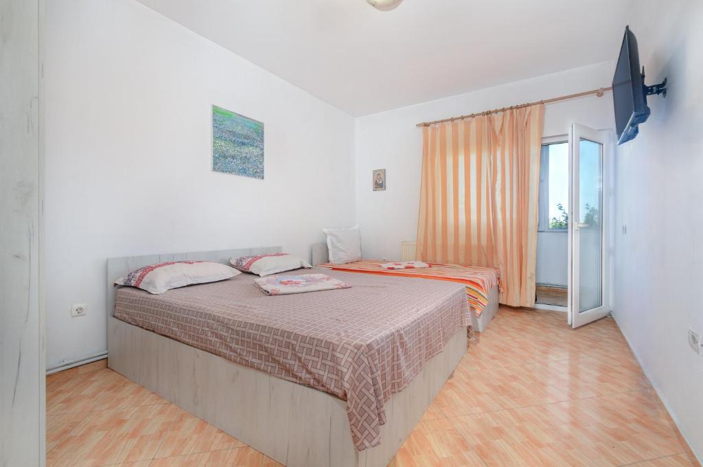 Vila Eliade - Three-Bedroom Apartment