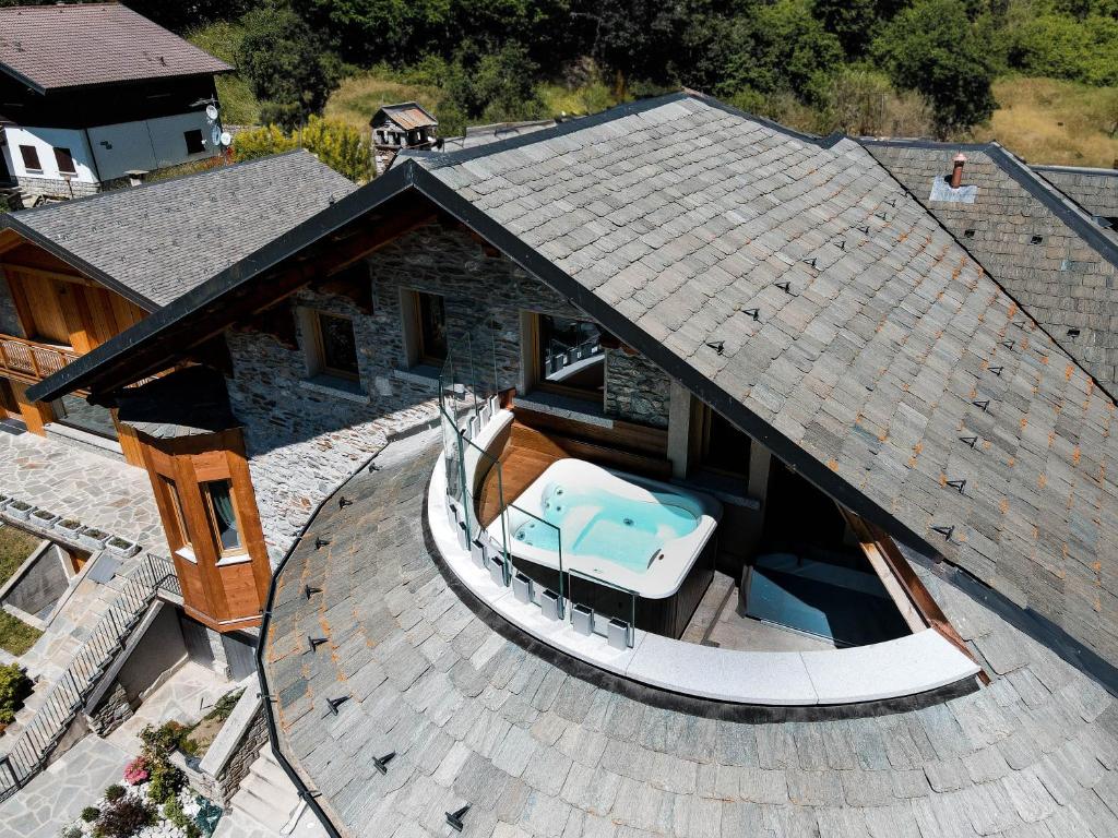 an overhead view of a house with a swimming pool at Grey Castle garnì&suite in Ponte di Legno