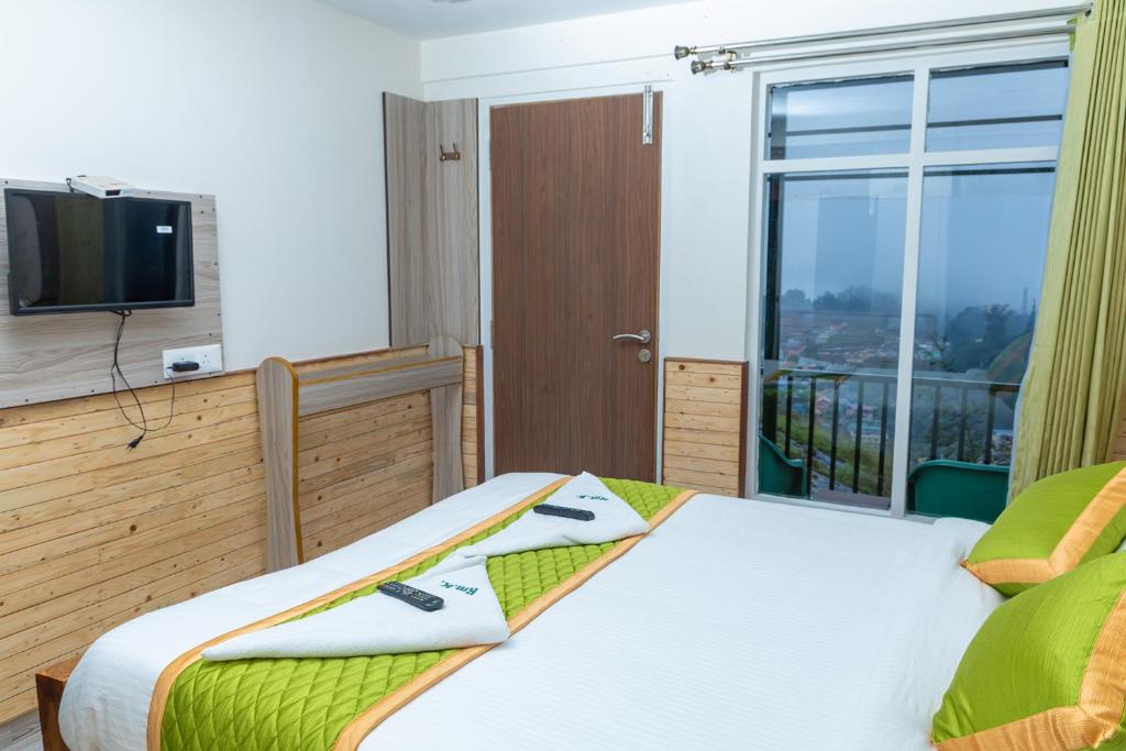 Postel nebo postele na pokoji v ubytování FabExpress RMK Nest - Nr Chettiar Park