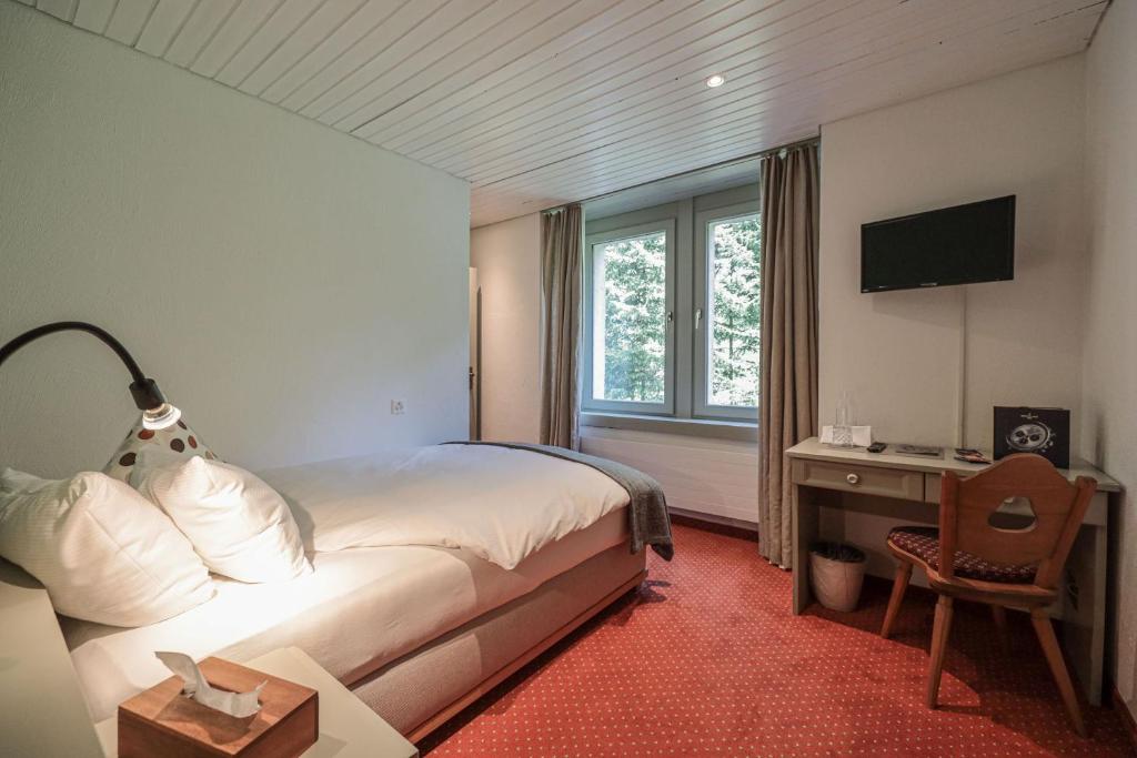 Postel nebo postele na pokoji v ubytování Hotel Seehof-Arosa