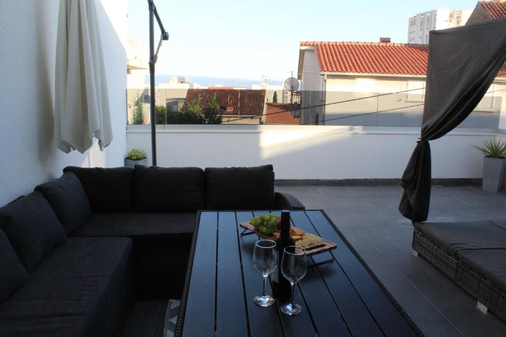 Posedenie v ubytovaní Luxury apartment Maestral - private pool