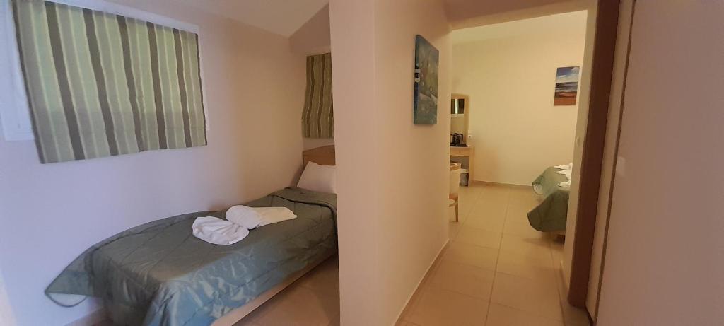 Postel nebo postele na pokoji v ubytování Hotel Serenity Tolo