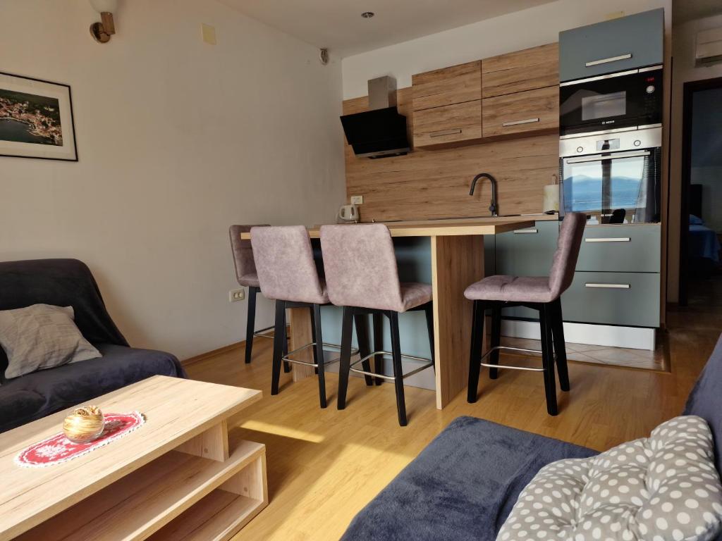 Kuchyň nebo kuchyňský kout v ubytování Apartments Damić