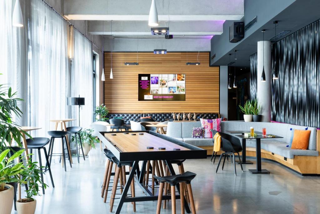 Posezení v ubytování Moxy Frankfurt Eschborn