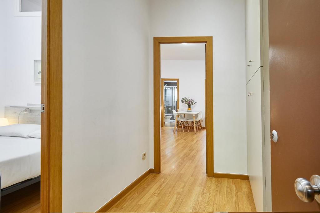 Posteľ alebo postele v izbe v ubytovaní BBarcelona Sagrada Familia Terrace Flat