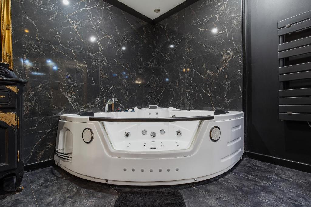 Fotografie z fotogalerie ubytování COCONROOM balneo-sauna La suitE v destinaci Valros