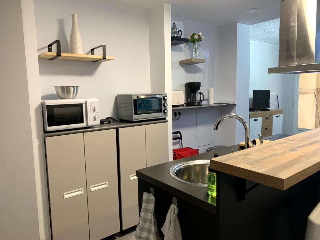 Kuchyňa alebo kuchynka v ubytovaní Magnifique Appartement • vue sur mer • Santa Pola