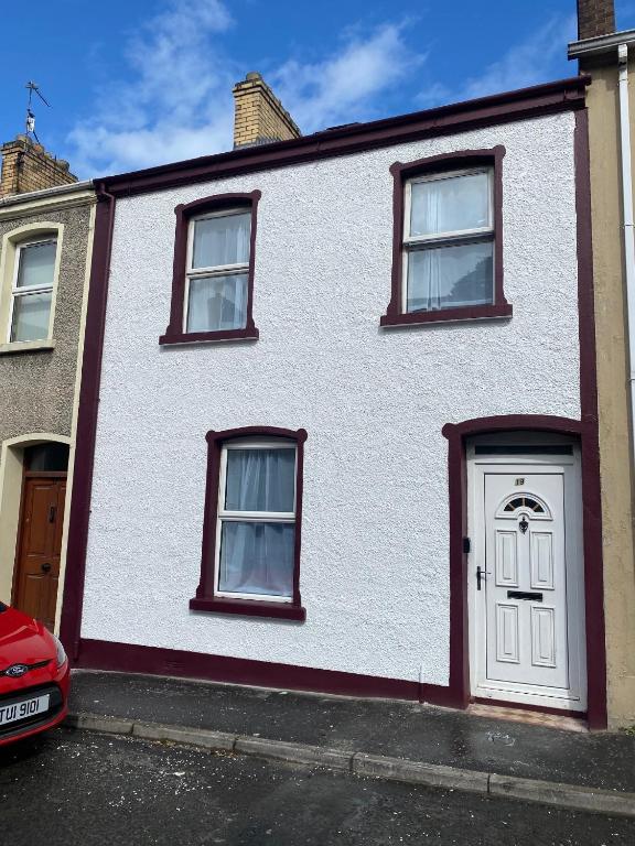 The White House, Derry Londonderry (updated prices 2024)