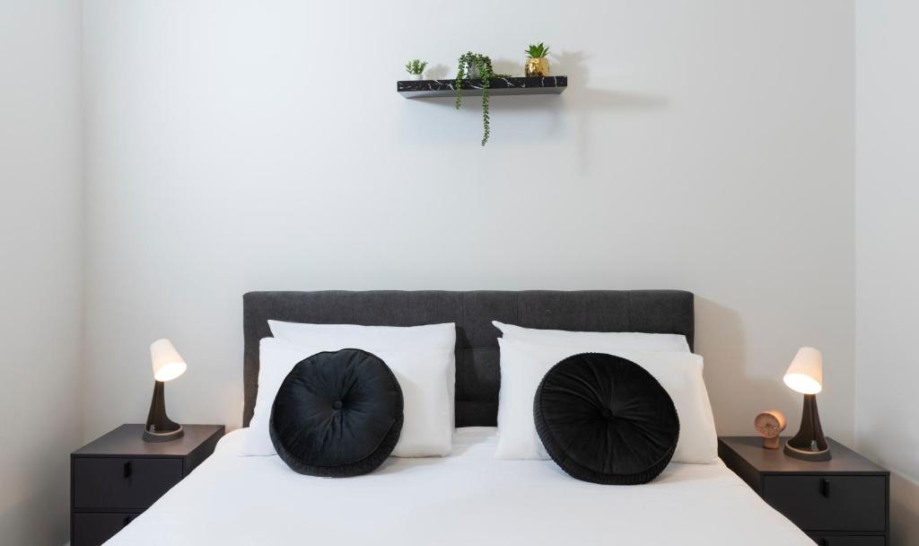 Vacation Apartments In The Heart Of Nachlaot - Three-Bedroom Apartment