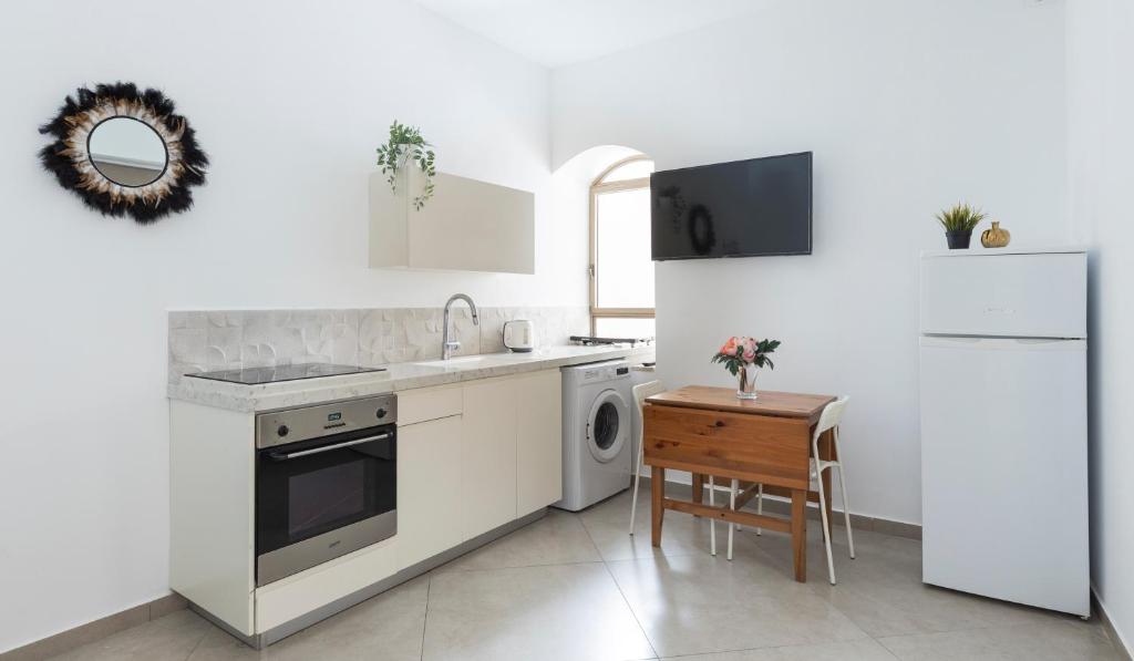 Vacation Apartments In The Heart Of Nachlaot - One-Bedroom Apartment