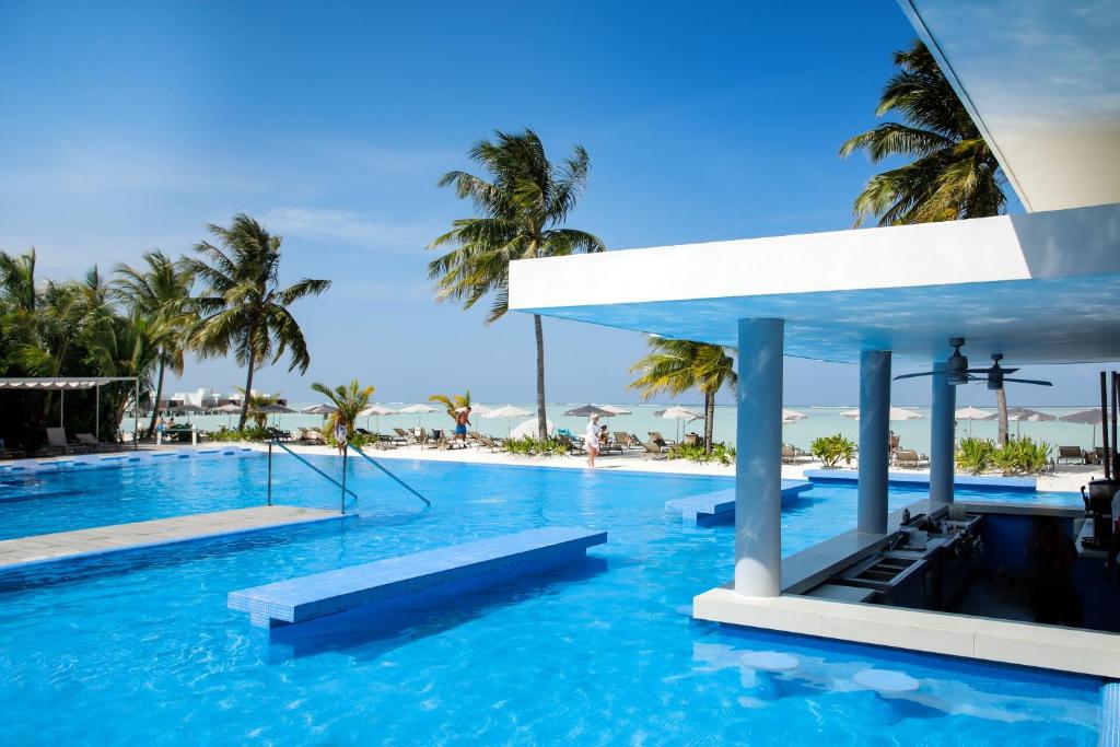 Bazén v ubytování Riu Atoll-All Inclusive nebo v jeho okolí
