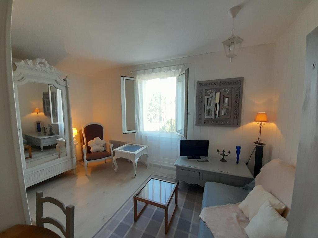 a living room with a couch and a table at Romance à 70 m de la plage in Royan