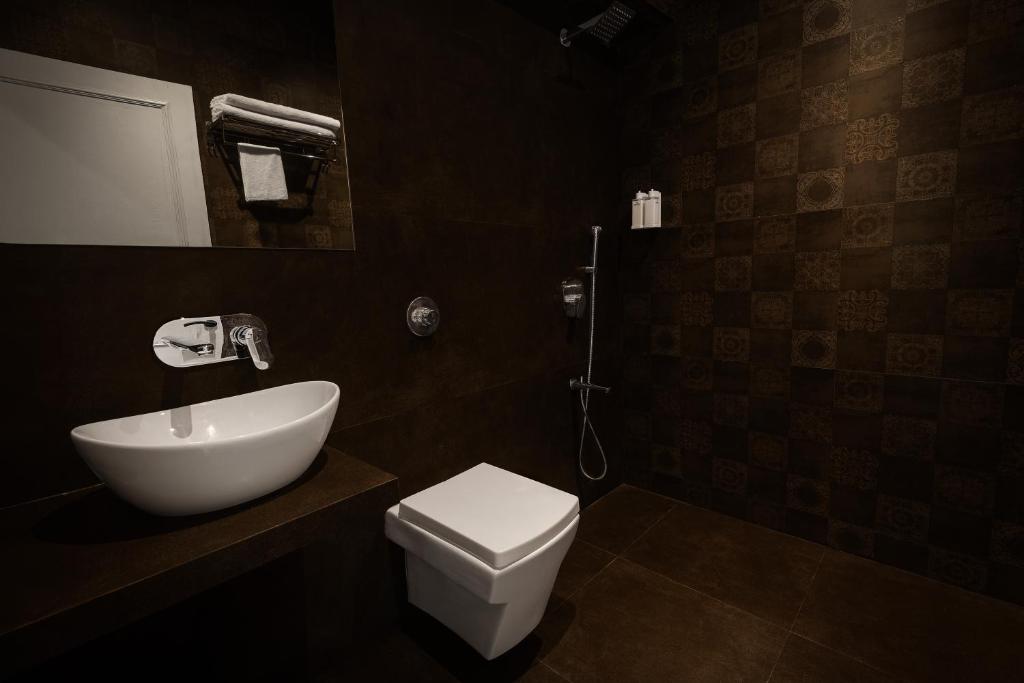Koupelna v ubytování Arnna Hotel - Goregaon