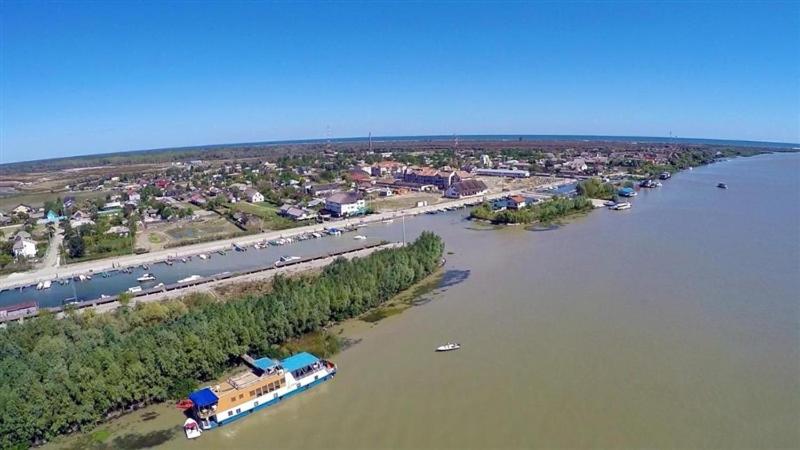 an aerial view of a river with a boat at Hotel Plutitor Egreta1 in Sfântu Gheorghe