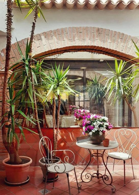 Patio lub wspólna przestrzeń na świeżym powietrzu w obiekcie Hotel Colonne